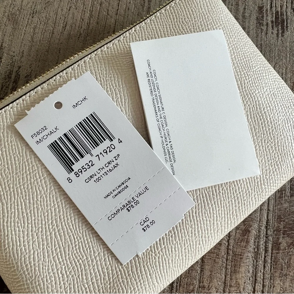 Coach White Wristlet NWT - Picture 5 of 5